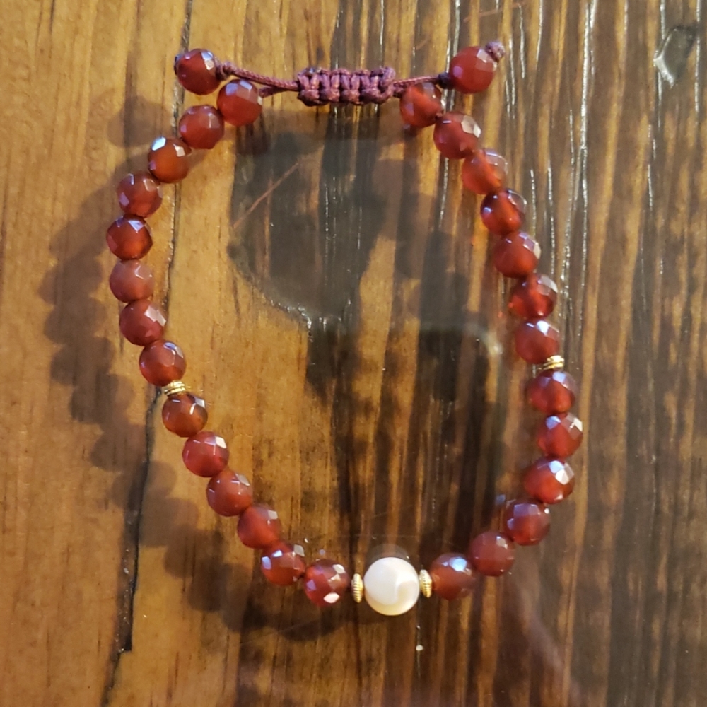Adjustable bracelet